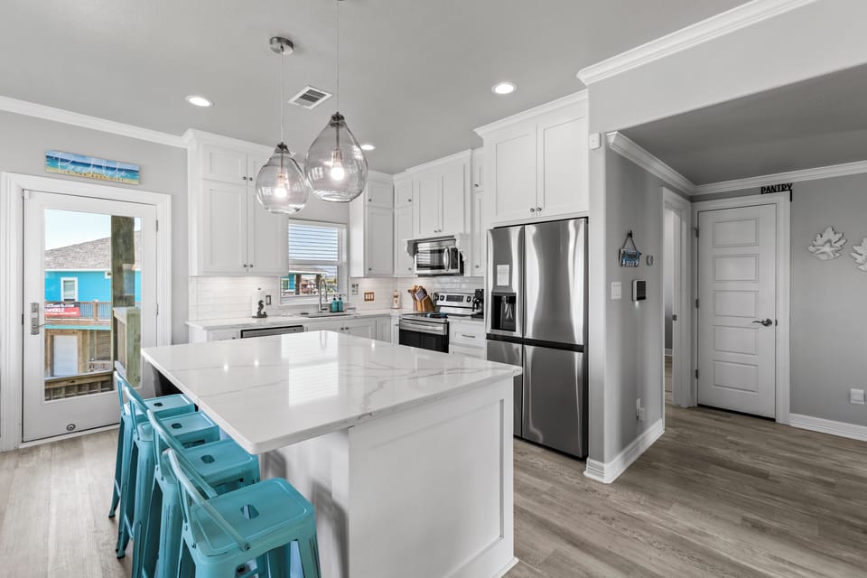 Full kitchen with additional bar seating