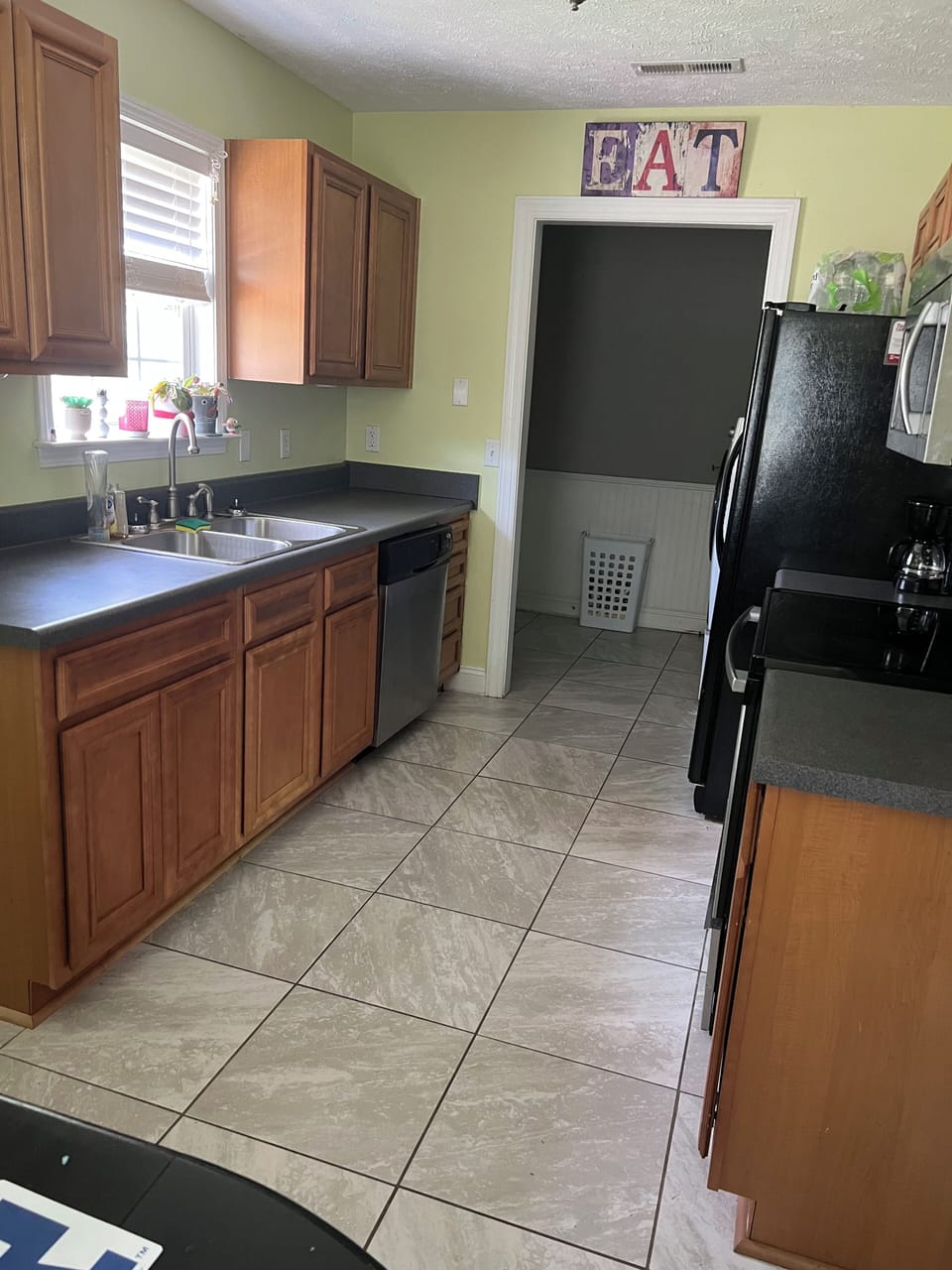 Fully equipped kitchen.