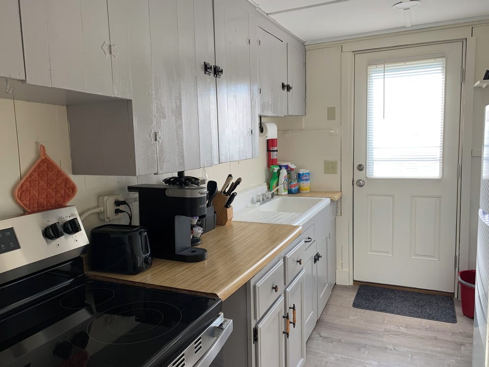 Full kitchen