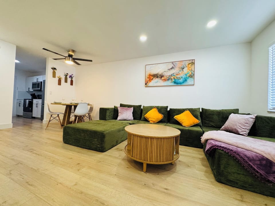Elegant, spacious and cozy - ideal for movie nights, games or unwinding 