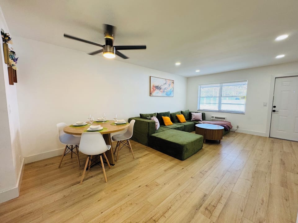 Elegant, spacious and cozy - ideal for movie nights, games or unwinding 