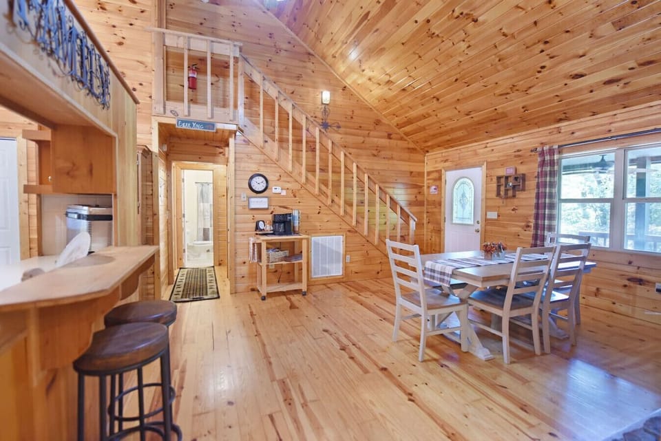 Pet friendly cabin rental, north georgia, blue ridge