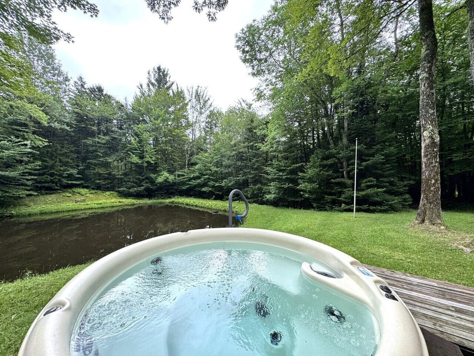 4 Person Hot tub with Amazing views