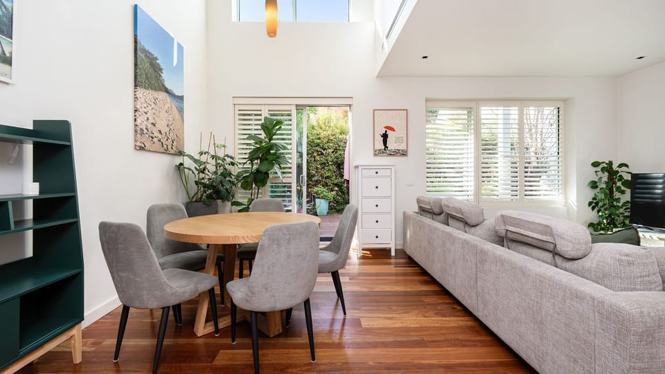 Dining space for 4 