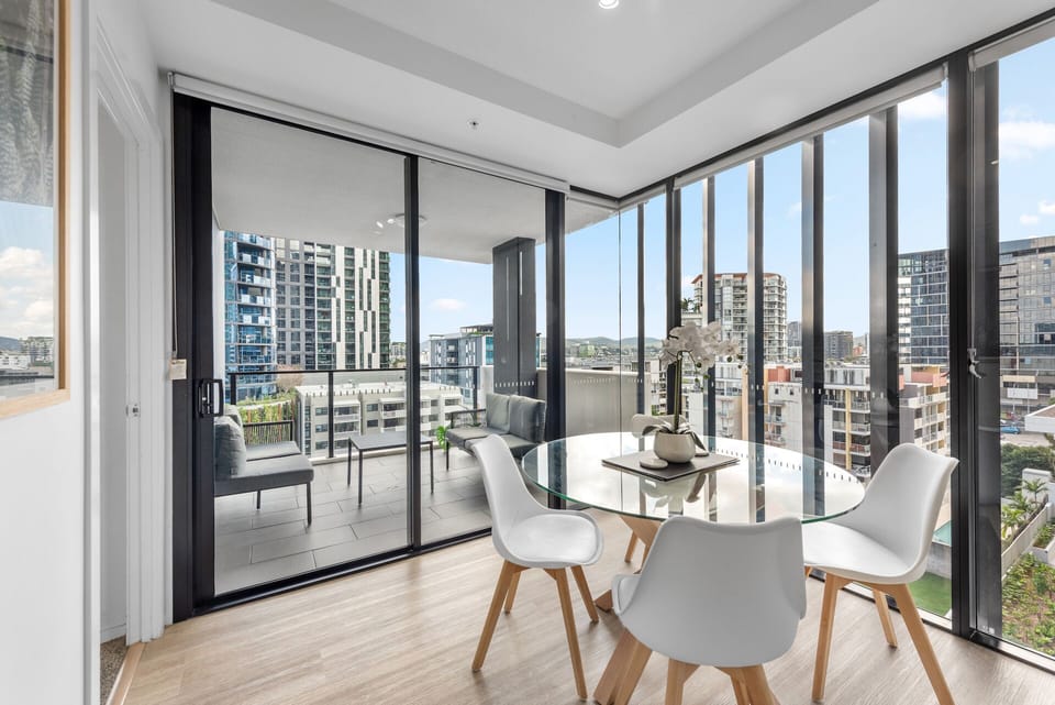 Enjoy the floor to ceiling windows with district views...
