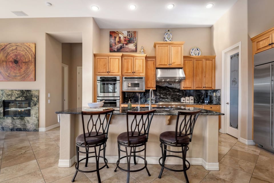 Chefs kitchen with warming lights on the range and a warming drawer under the oven. 