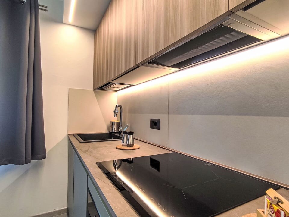 Kitchen, Interior Design, Wood, Countertop, Flooring, Ceiling, Lighting, Kitchen Appliance, Home Appliance, Major Appliance