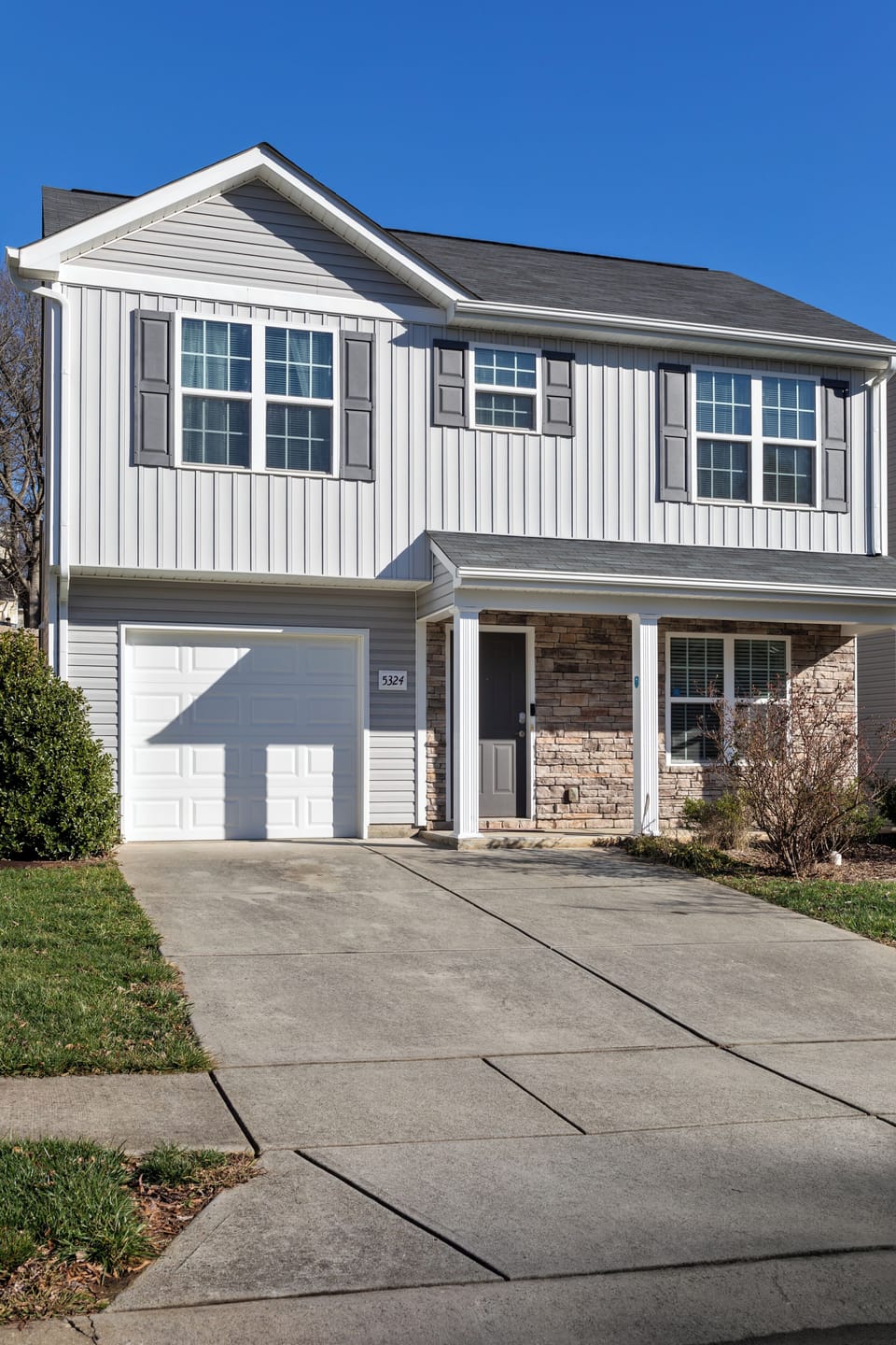 Front of the home near the cul-de-sac of the neighborhood!