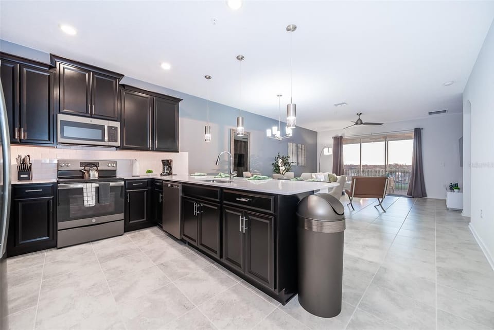 Fully equipped kitchen with stainless steel appliances — perfect for family meals during your Orlando getaway.