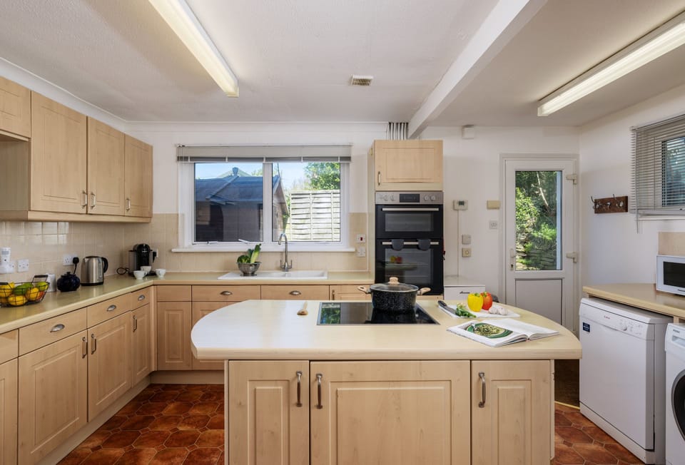 Boskenna, Tintagel: Well equipped kitchen designed with families in mind