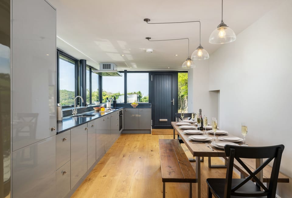 Pentreath, Crackington Haven: Open-plan living area ideal for socialising and relaxing
