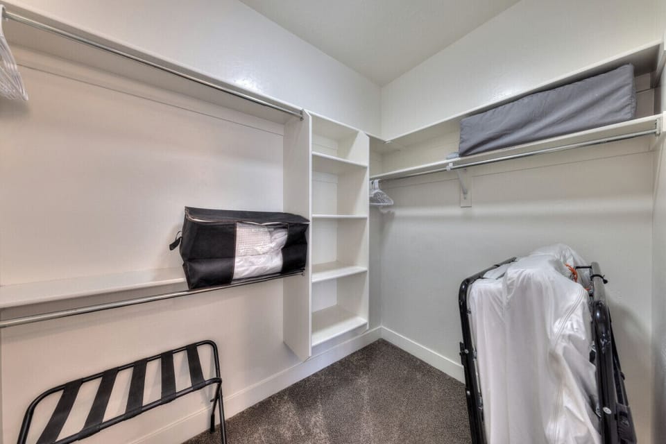 Spacious walk-in closet in Moab vacation rental with twin rollaway bed