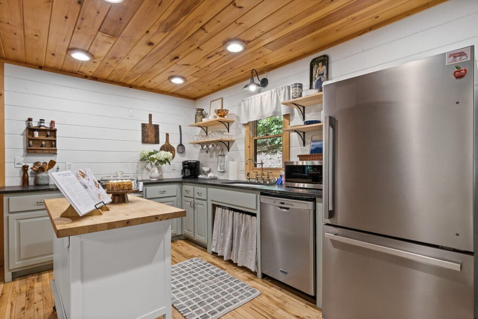 Rustic Cabin Kitchen | Stainless Steel Appliances, Butcher Block Island, and Cozy Farmhouse Décor