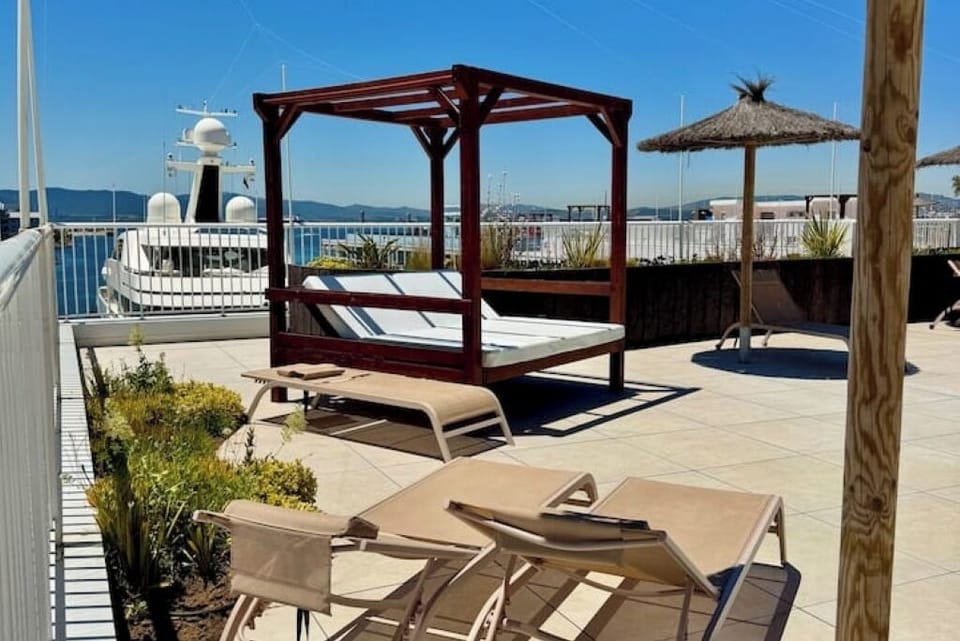 Sunbeds on the rooftops terraces