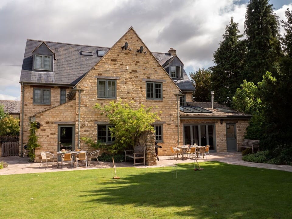 Building, Window, House, Home, Cottage, Residential Area, Roof, Door, Estate, Brick