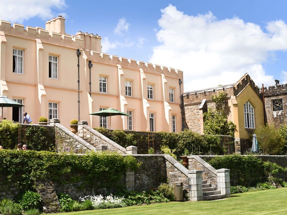 Estate, Mansion, Stately Home, Castle, Palace, Garden, Lawn, Official Residence, Courtyard