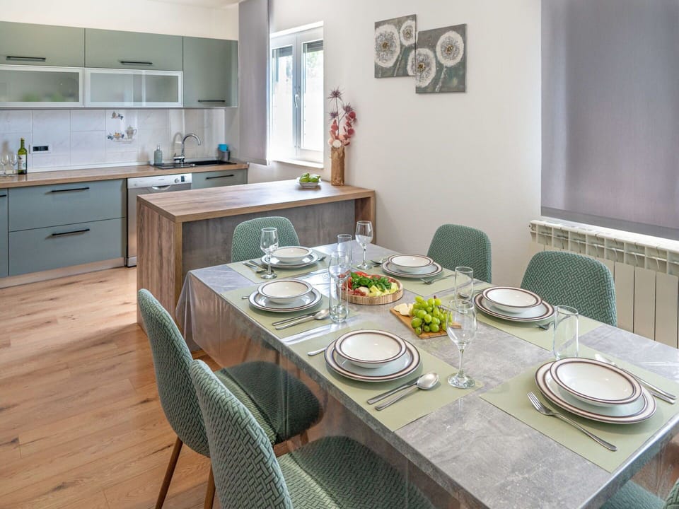 Furniture, Interior Design, Kitchen, Wood, Countertop, Flooring, Kitchen & Dining Room Table, Table, Ceiling, Chair
