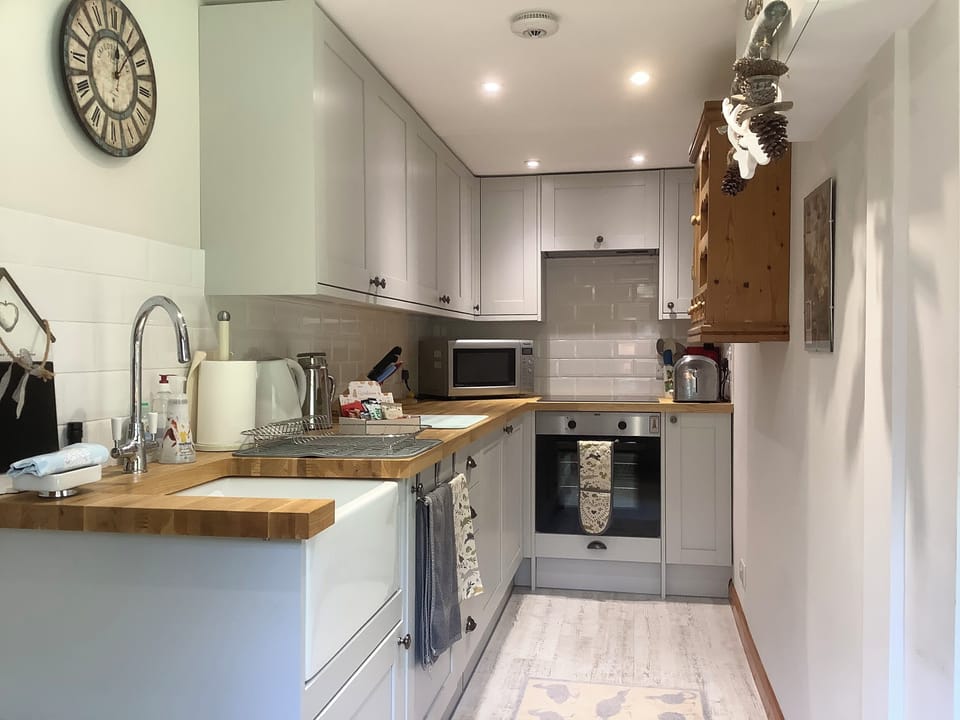 Full kitchen