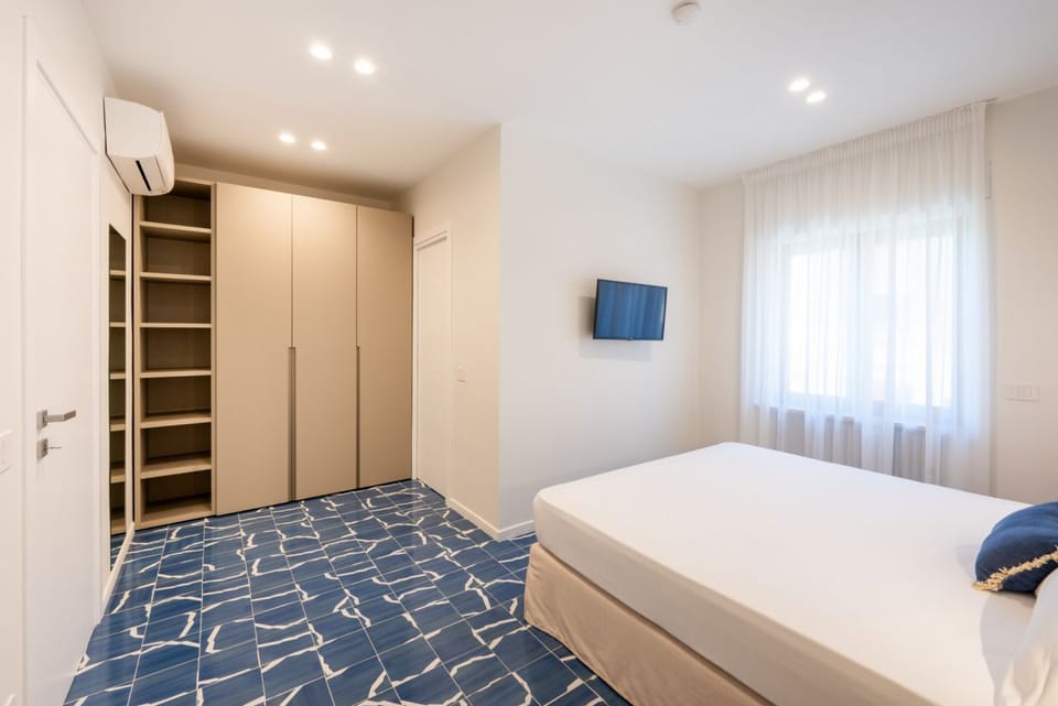 Elegant & Modern 4Bedroom Home in Central Sorrento Apartment in Sorrento