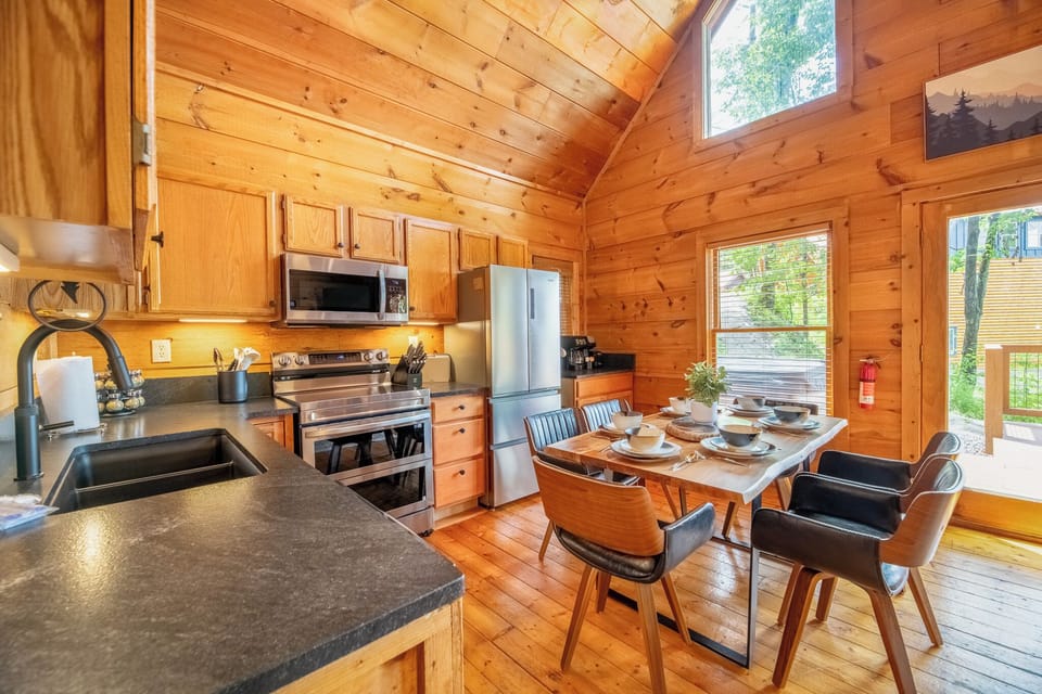 The Overlook's kitchen and dining area