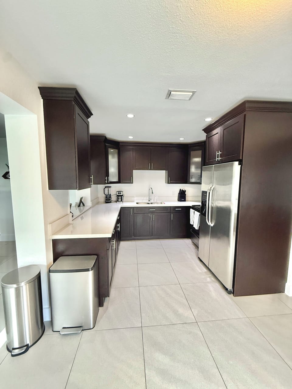 Full kitchen.