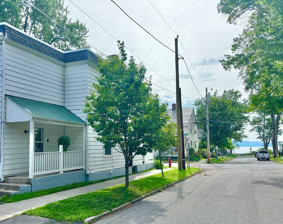 Back personal entrance, off of the driveway space. 