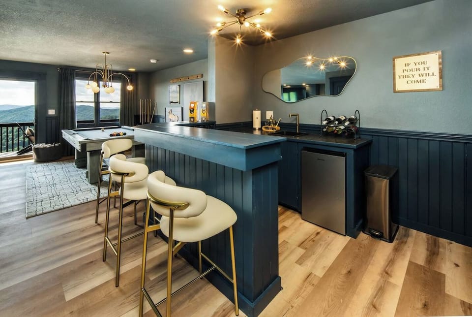 Enjoy the mountain views from the lower-level lounge, complete with bar seating and elegant glassware for your favorite drinks.  Perfect for après-ski or an evening in.