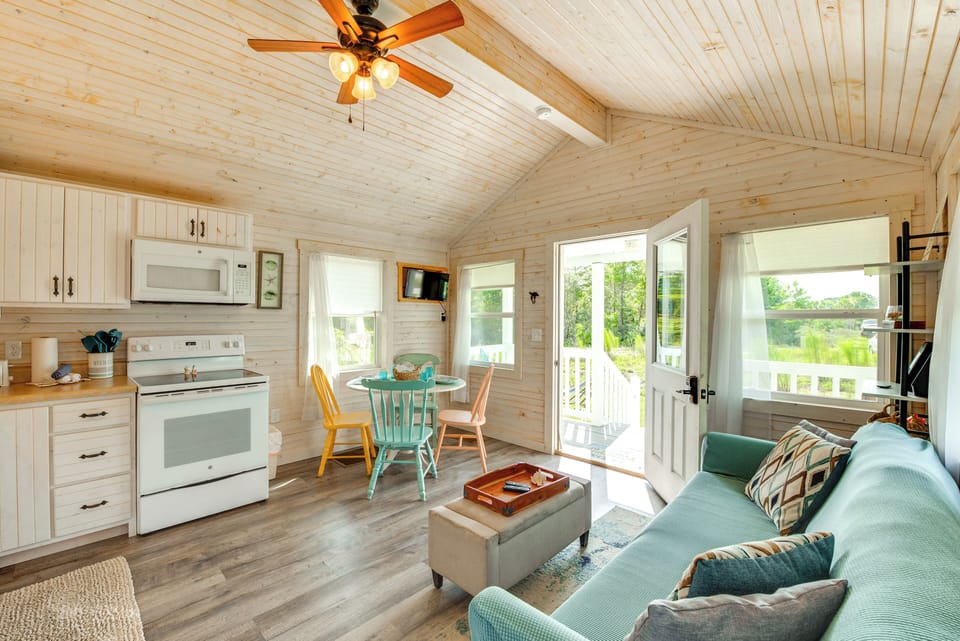 Carrabelle Vacation Rental | 2BR | 2BA | 600 Sq Ft | 4 Steps to Enter