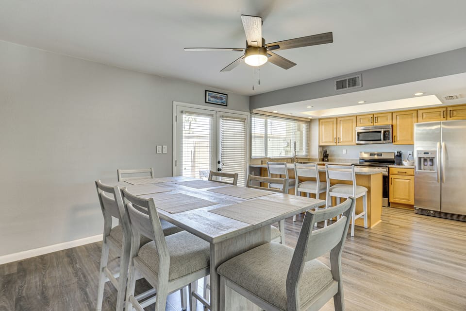 Dining Area | Acoustic Guitars | Free WiFi | Central Air Conditioning/Heat