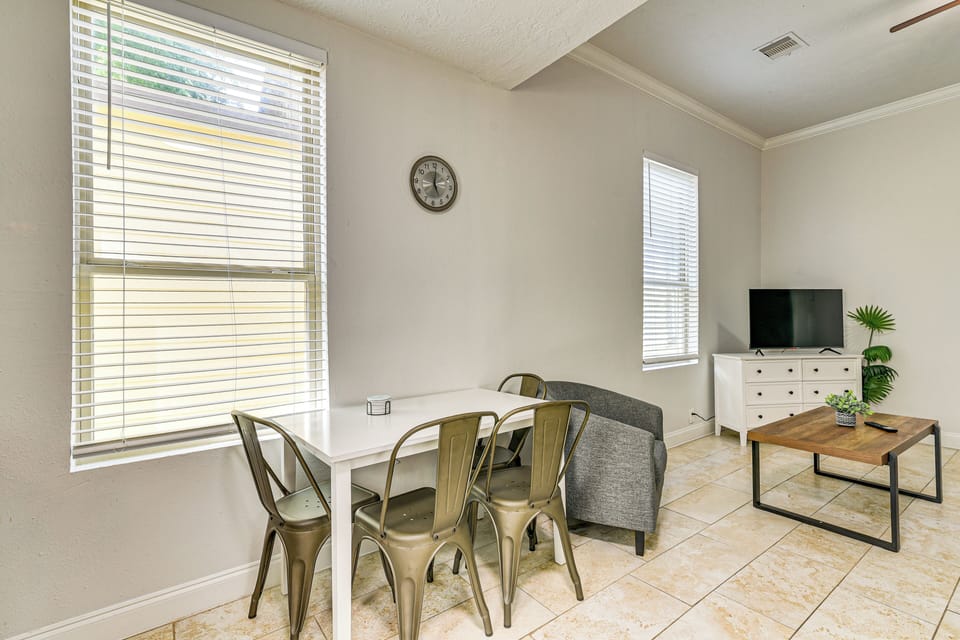 Dining Area | Dishware & Flatware | Central A/C