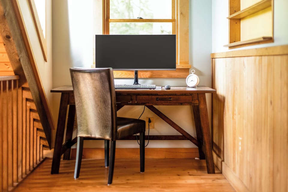 Dedicated workstation in loft, large monitor- fiber internet