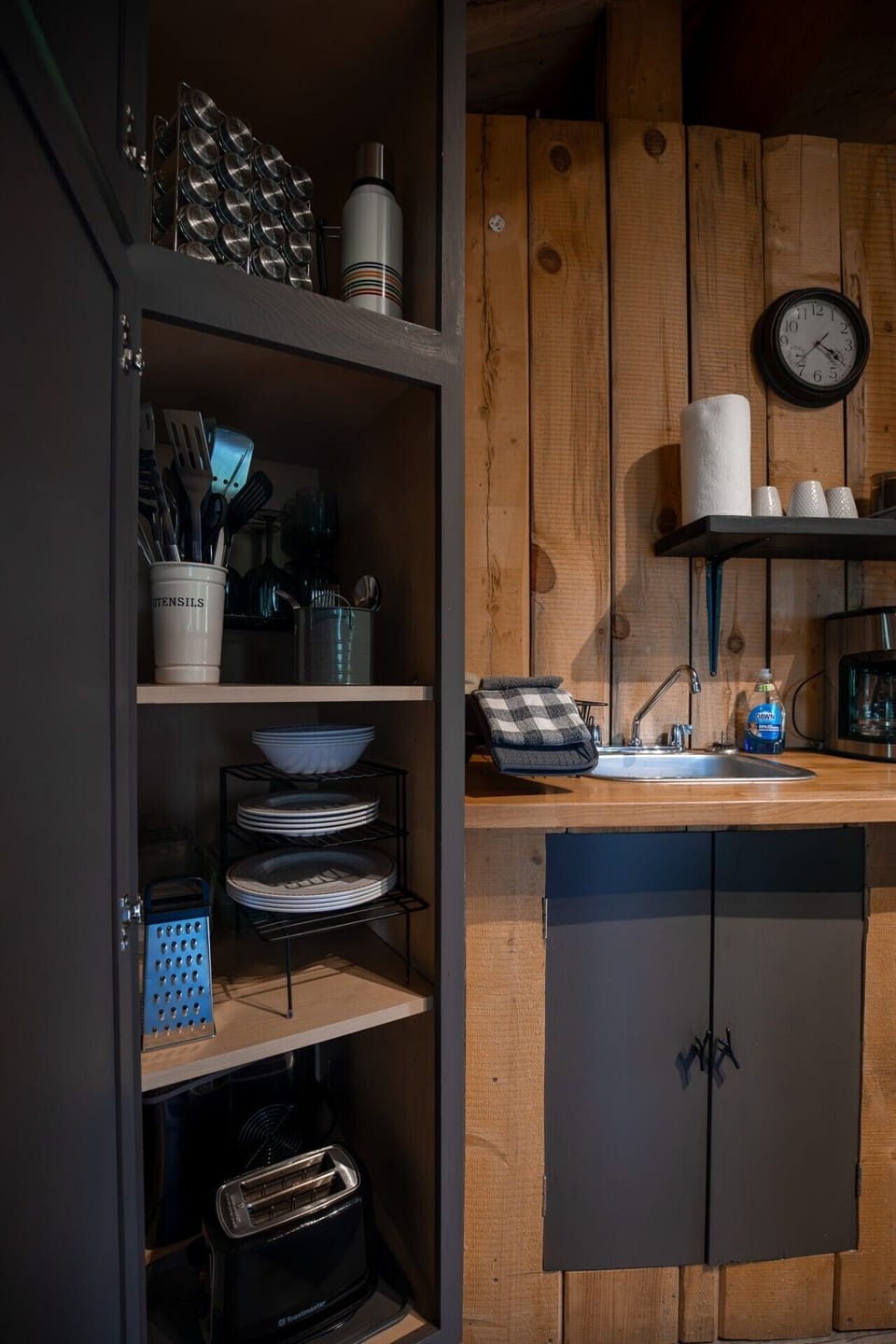 C-6 Kitchen cabinet