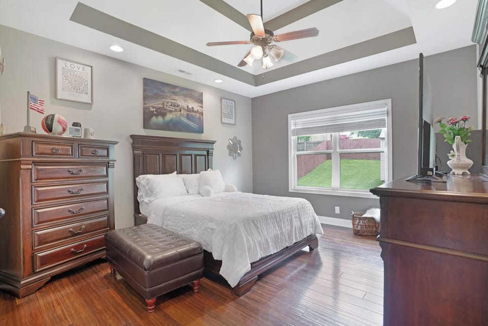 Primary Queen Size [50" Smart TV}