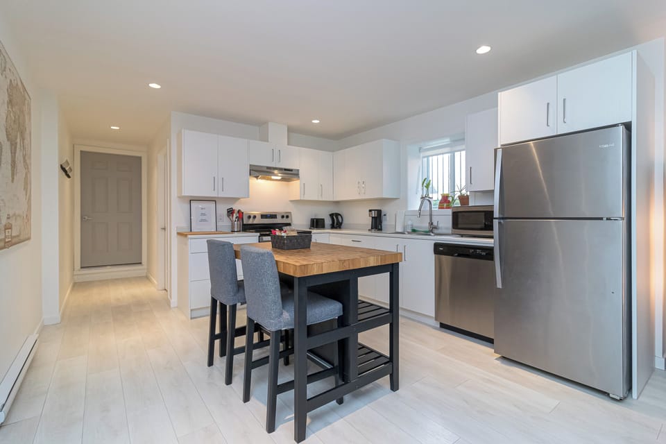 Beautiful kitchen with eating bar. Two extra stools are in back room