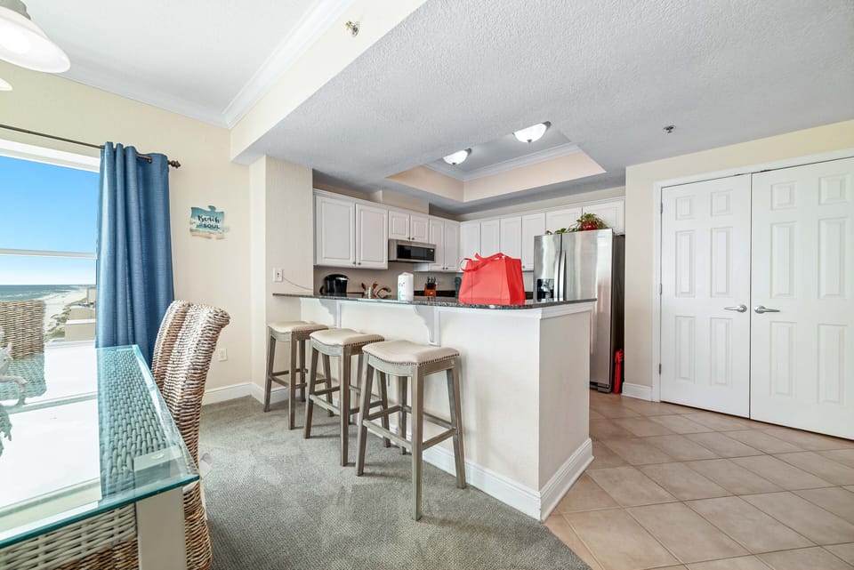 Breakfast bar and kitchen