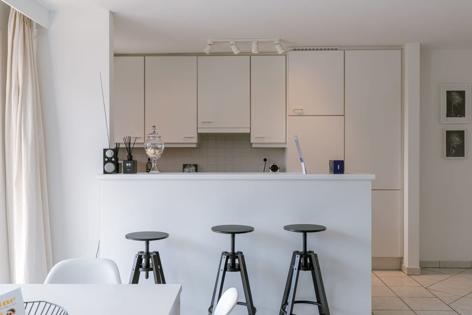 Breakfast bar with stools and large window