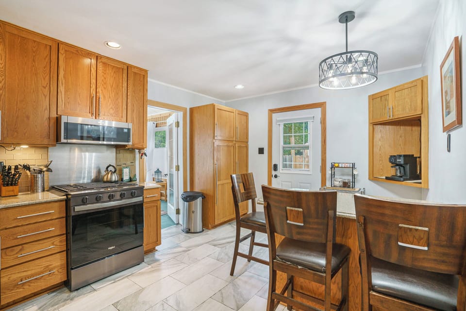 Come on in and enjoy this awesome kitchen!