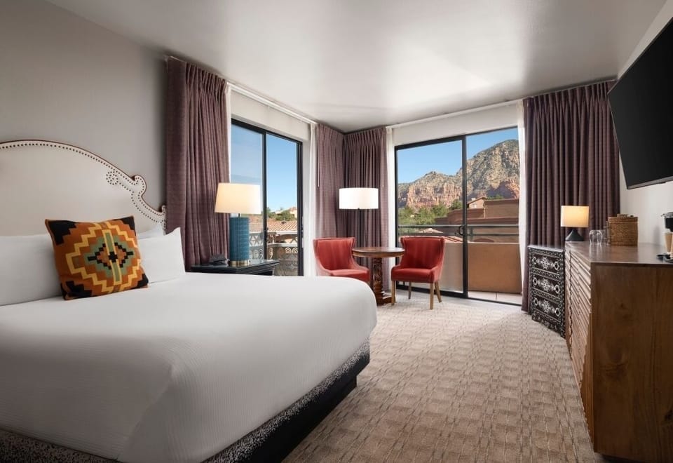 Wake up refreshed to sweeping red-rock views and sunshine.