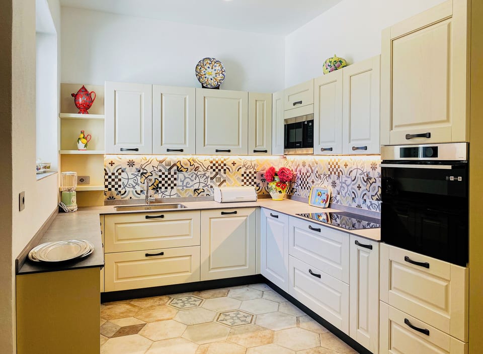 Fully equipped kitchen