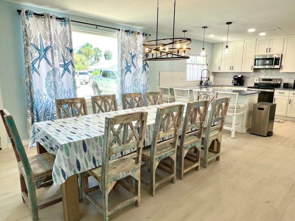 Dining Room with Seating for 10!