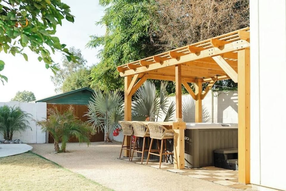 Relax in the hot tub that seats 6 with bar and bar stool surround.