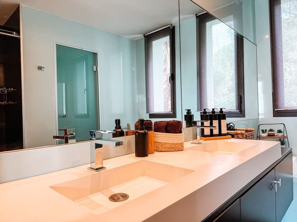 Connected bathroom