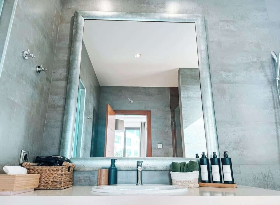 Connected bathroom