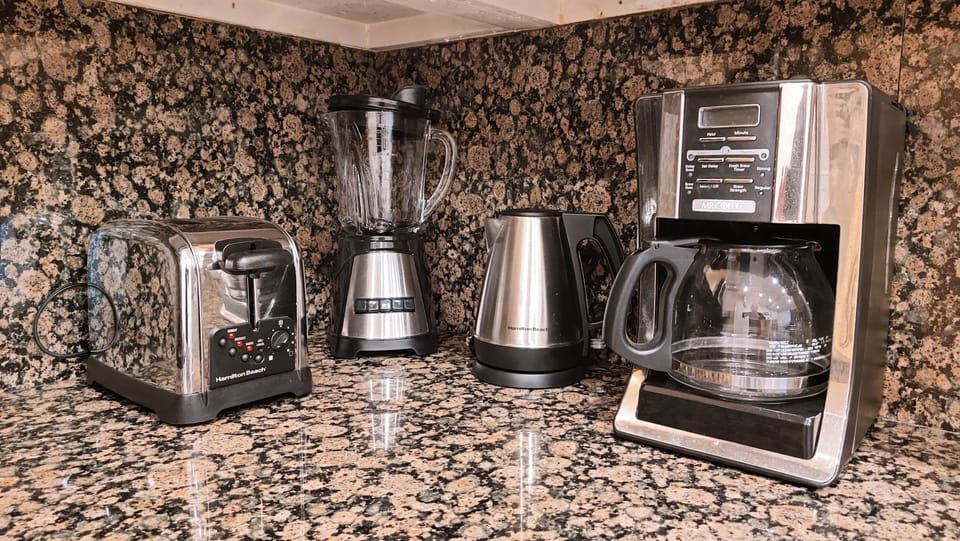 Full kitchen