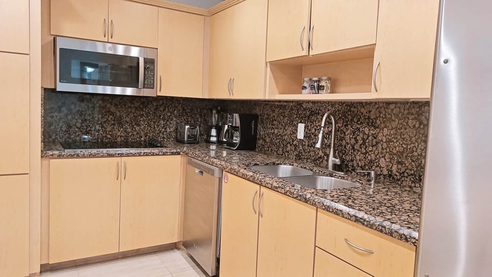Full kitchen