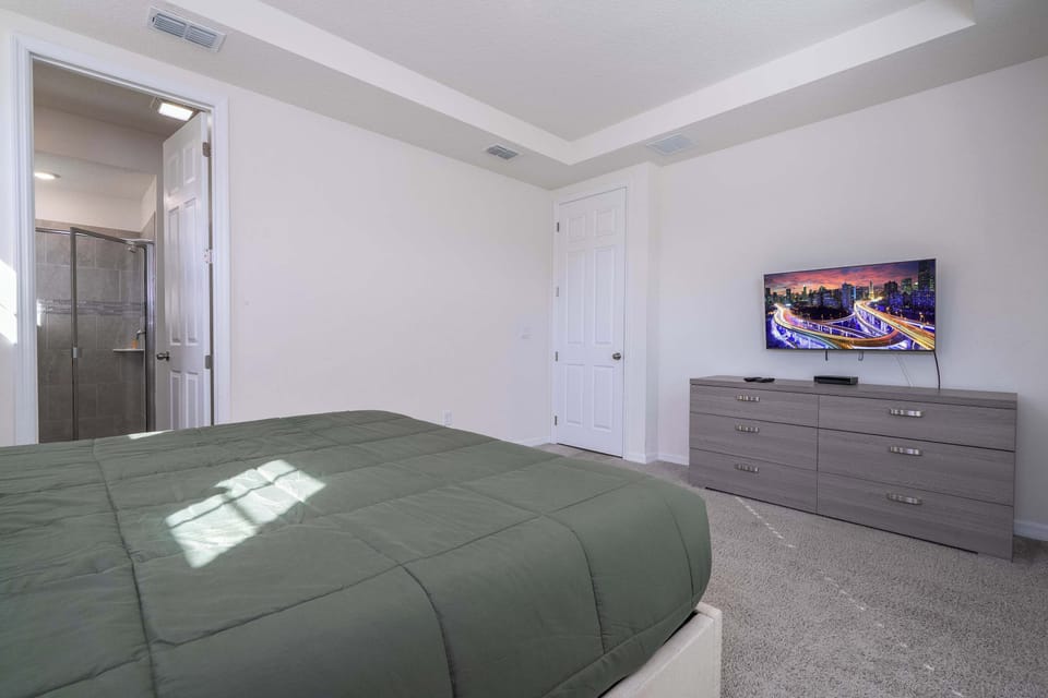 Kick back in the king bedroom with a flat-screen TV and generous dresser storage; the ensuite with walk‑in shower is just steps away.