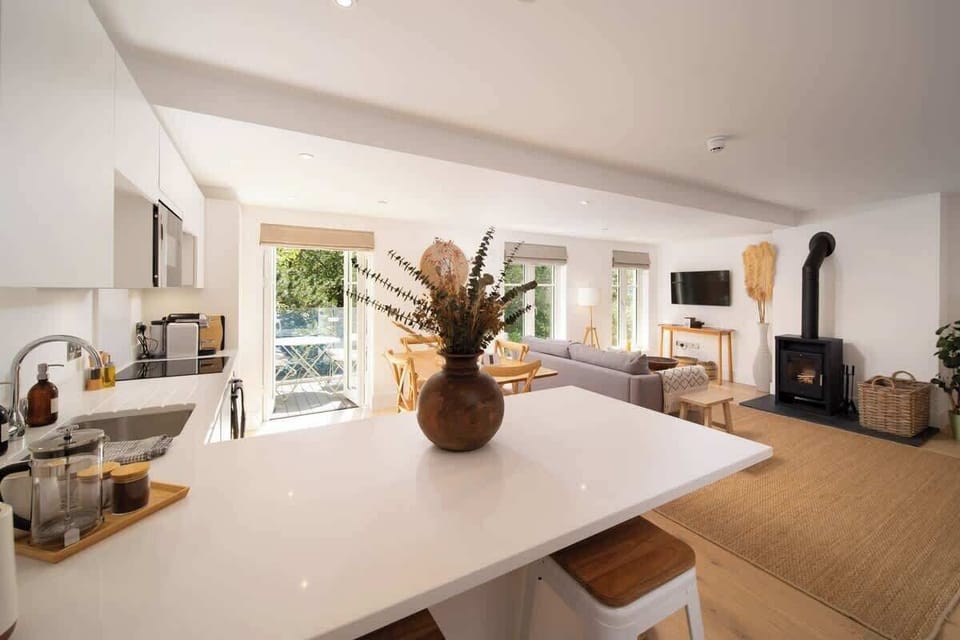 Relax in the stylish living room, where breathtaking valley views create a serene and picturesque setting.