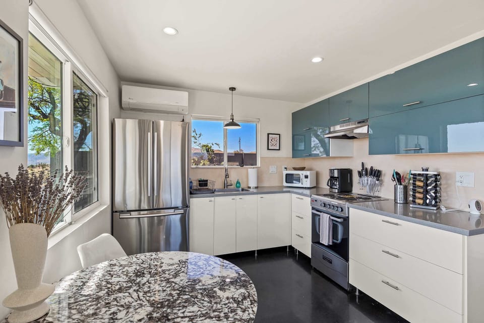 Enjoy cooking in the well-equipped kitchen