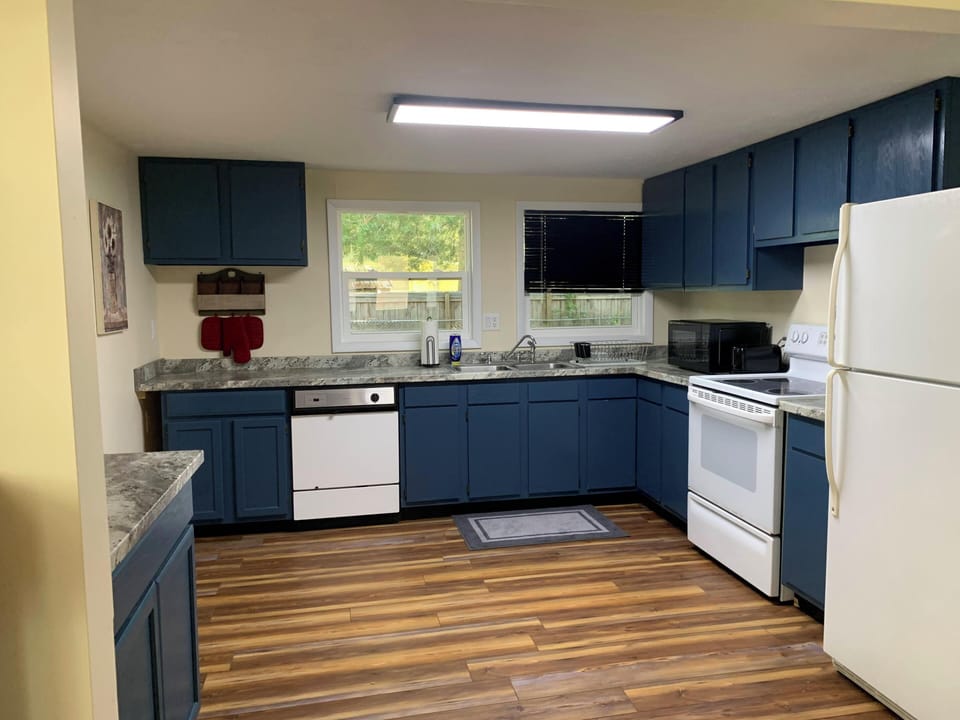 Complete Kitchen with Coffe Bar, Microwave, Dishwasher, and Ref w/ice