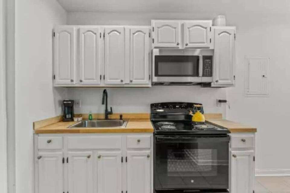 Make mealtime a breeze in this fully equipped kitchen with all the tools and appliances you need